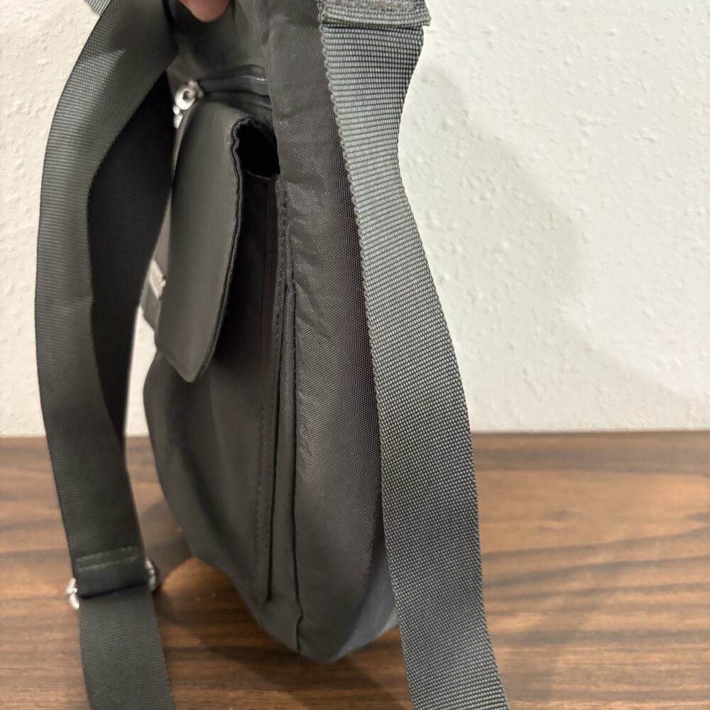 Baggallini Pocket Town Purse Nylon Crossbody Bag‎ Grey Adjustable Strap Travel - Picture 3 of 9